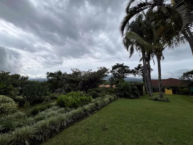 Casa de Ensueño en Poás con Vista al Volcán y Valle Central - Imagen 7
