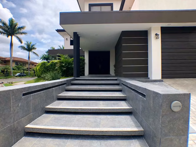 VENTA DE CASA EN HACIENDA DEL SOL P/INVERSION