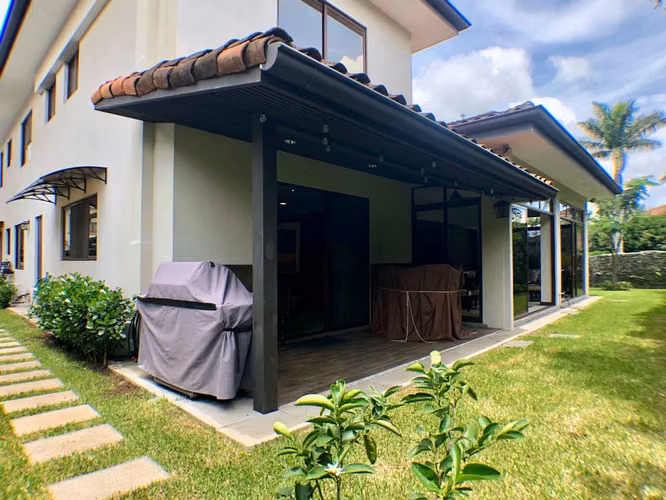 VENTA DE CASA EN HACIENDA DEL SOL P/INVERSION