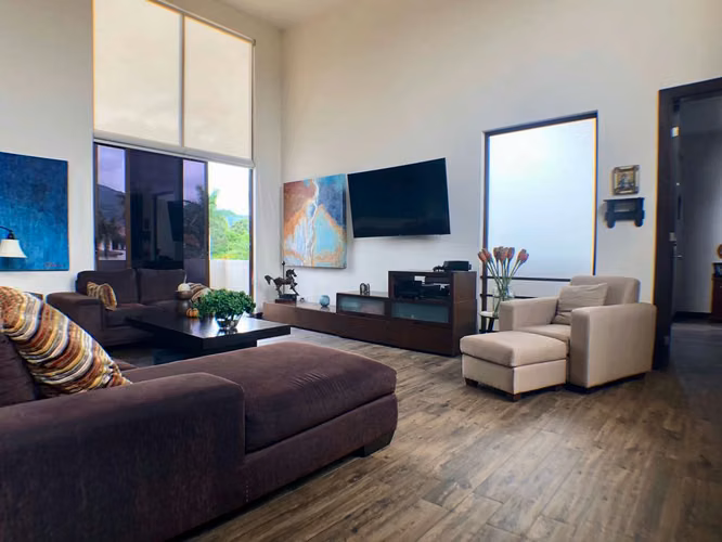 VENTA DE CASA EN HACIENDA DEL SOL P/INVERSION