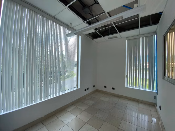 OFICINAS EN EDIFICIO - SANTA ANA - Imagen 11