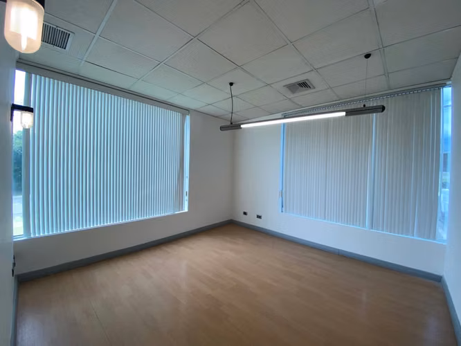 OFICINAS EN EDIFICIO - SANTA ANA - Imagen 4