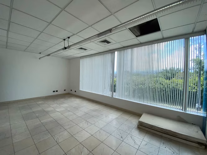 OFICINAS EN EDIFICIO - SANTA ANA - Imagen 10