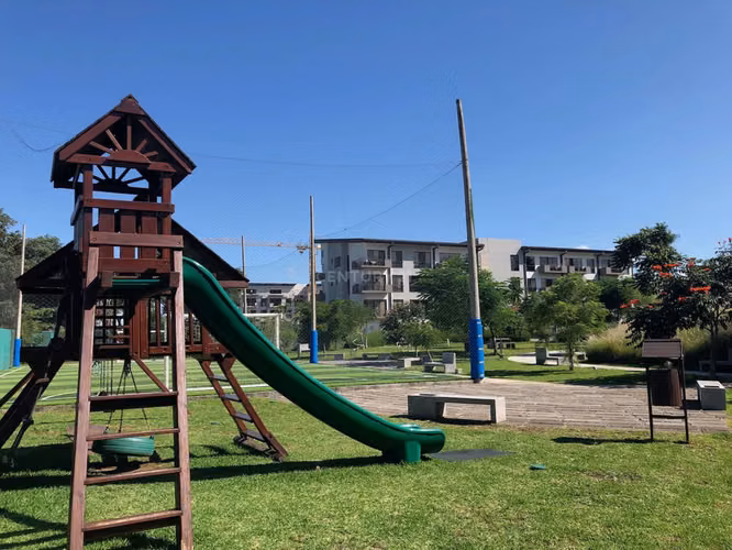 VENTA DE CASA EN CONDOMINIO PARQUES DEL SOL-BRASIL DE SANTA ANA PARA INVERSION
