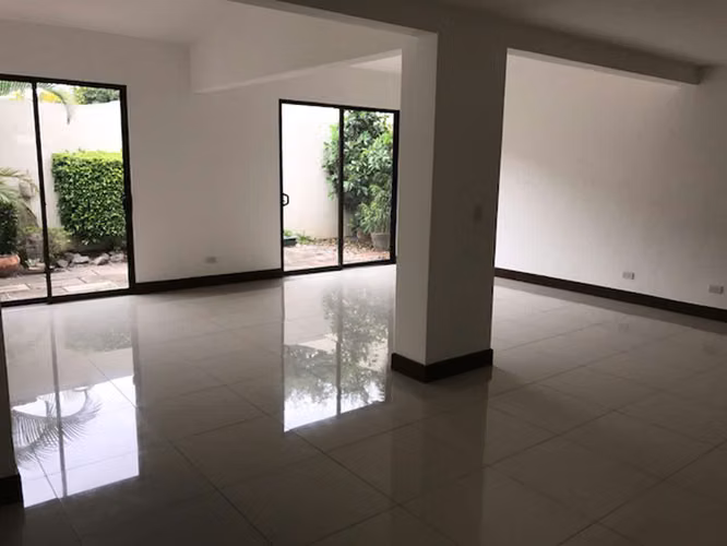 VENTA DE CASA EN CONDOMINIO PARQUES DEL SOL-BRASIL DE SANTA ANA PARA INVERSION