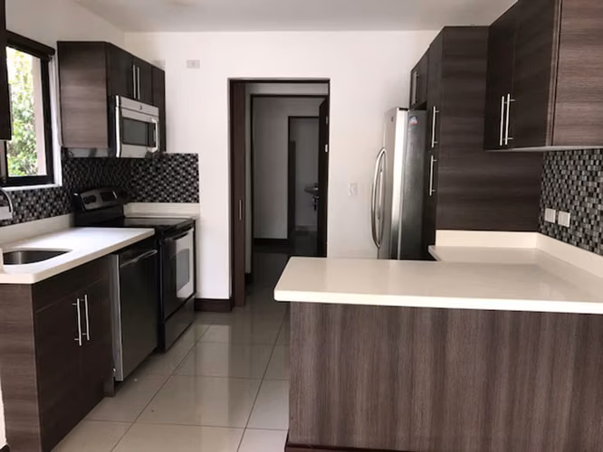 VENTA DE CASA EN CONDOMINIO PARQUES DEL SOL-BRASIL DE SANTA ANA PARA INVERSION