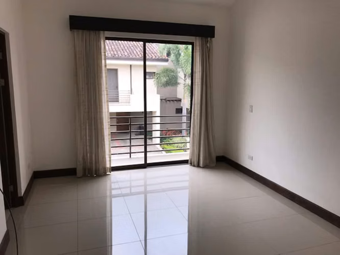 VENTA DE CASA EN CONDOMINIO PARQUES DEL SOL-BRASIL DE SANTA ANA PARA INVERSION