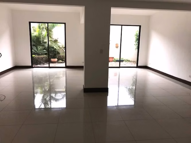 VENTA DE CASA EN CONDOMINIO PARQUES DEL SOL-BRASIL DE SANTA ANA PARA INVERSION