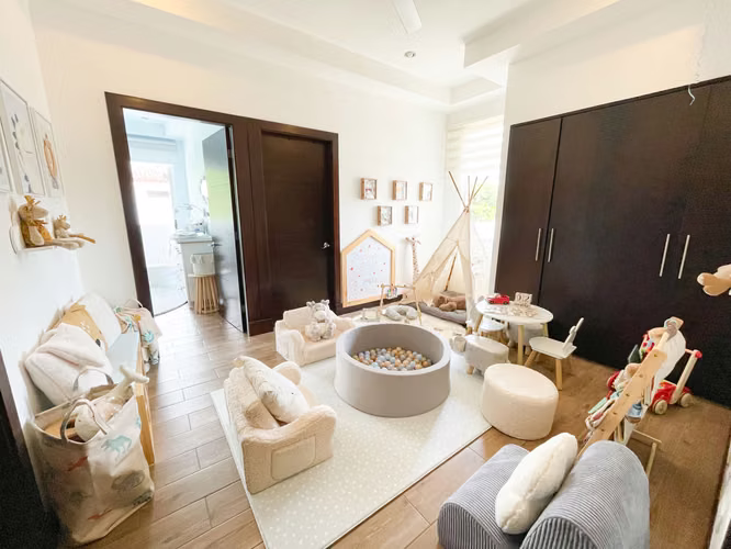 Venta de casa en condominio en Piedades de Santa Ana