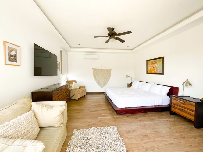 Venta de casa en condominio en Piedades de Santa Ana