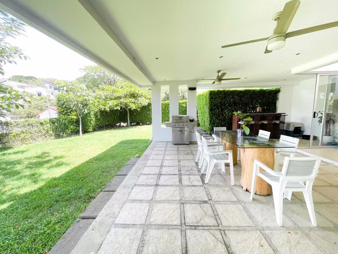 Venta de casa en condominio en Piedades de Santa Ana