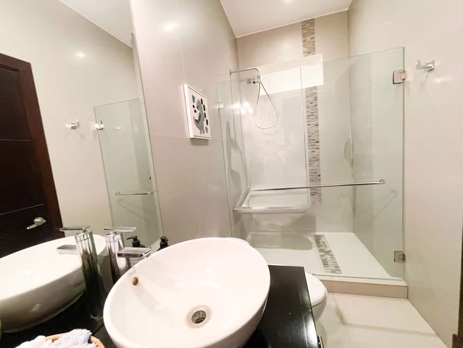 Venta de casa en condominio en Piedades de Santa Ana