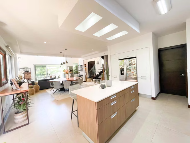 Venta de casa en condominio en Piedades de Santa Ana