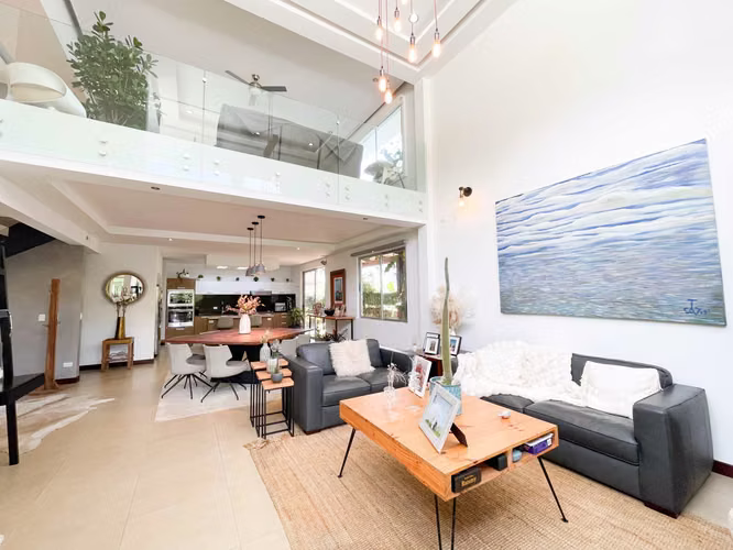 Venta de casa en condominio en Piedades de Santa Ana