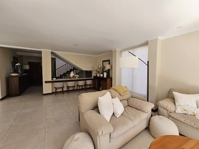 VCOES-4092 ESCAZU, JABONCILLOS.  IMPRESIONANTE CASA EN BELLO CONDOMINIO