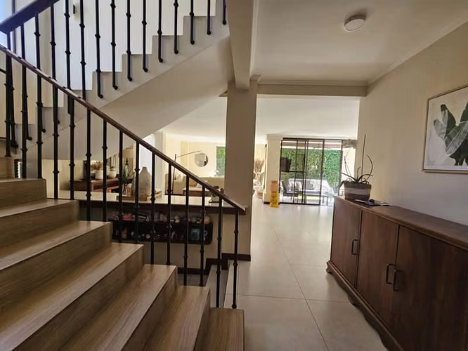 VCOES-4092 ESCAZU, JABONCILLOS.  IMPRESIONANTE CASA EN BELLO CONDOMINIO