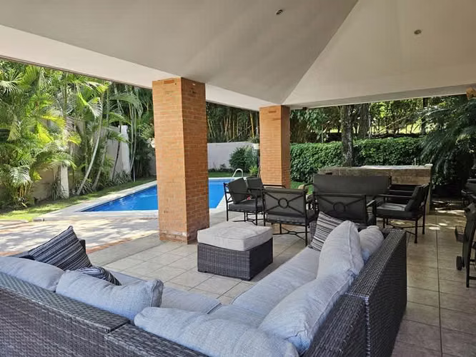 VCOES-4092 ESCAZU, JABONCILLOS.  IMPRESIONANTE CASA EN BELLO CONDOMINIO