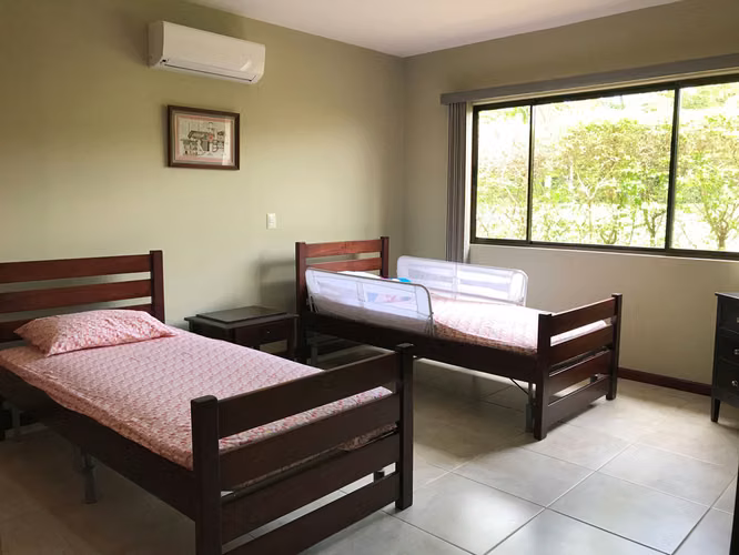 VENTA DE CASA DE UNA PLANTA EN CONDOMINIO-PIEDADES, SANTA ANA