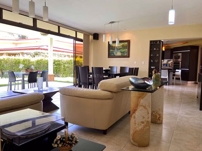 VENTA DE CASA DE UNA PLANTA EN CONDOMINIO-PIEDADES, SANTA ANA