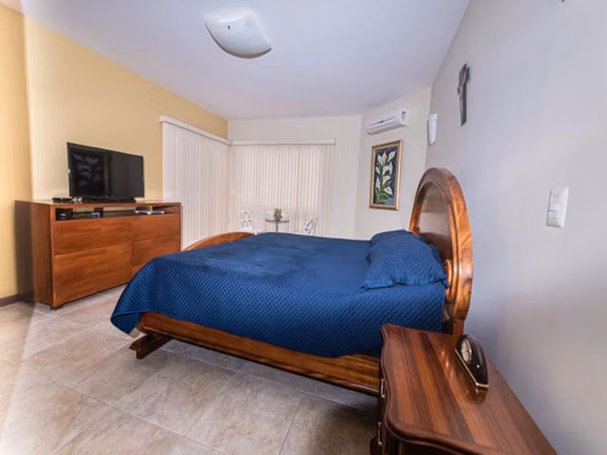 VENTA DE CASA DE UNA PLANTA EN CONDOMINIO-PIEDADES, SANTA ANA