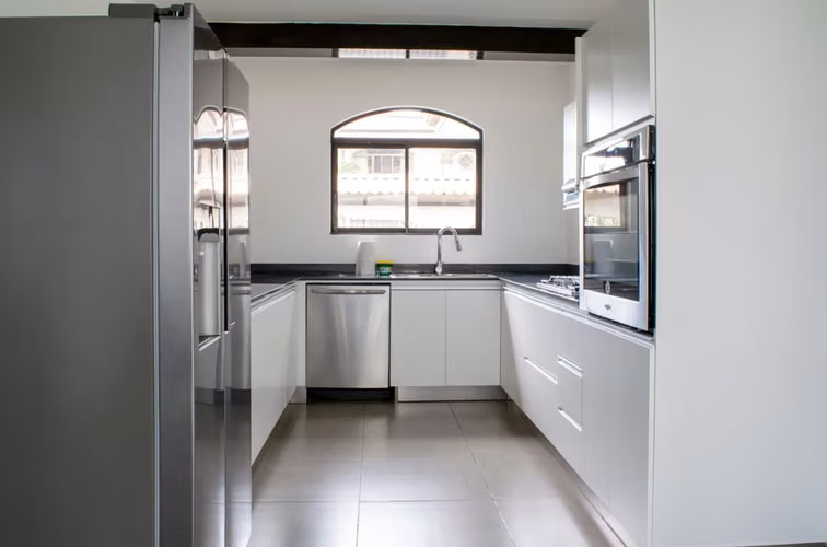 HOUSE FOR RENT AND SALE IN SANTA ANA