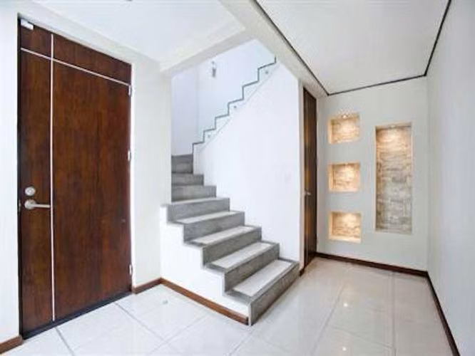 CASA MODERNA EN CONDOMINIO - PARA INVERSION - POZOS