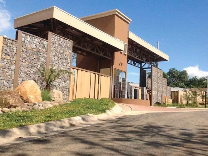 CASA EN CONDOMINIO - LA GUACIMA - PARA INVERSION