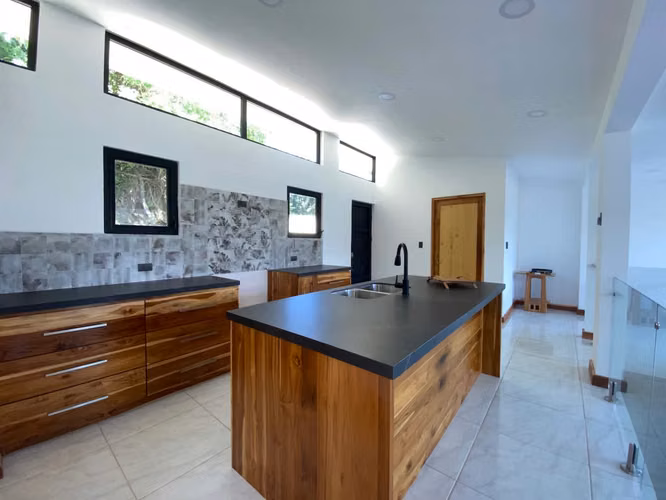 CASA NUEVA EN RESIDENCIAL - RIO ORO