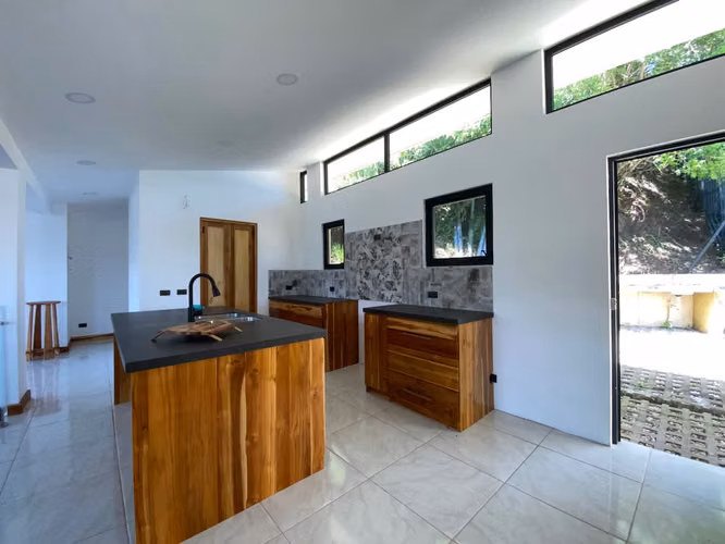 CASA NUEVA EN RESIDENCIAL - RIO ORO
