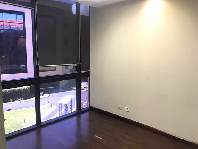 SE RENTA OFICINA EN SANTA ANA