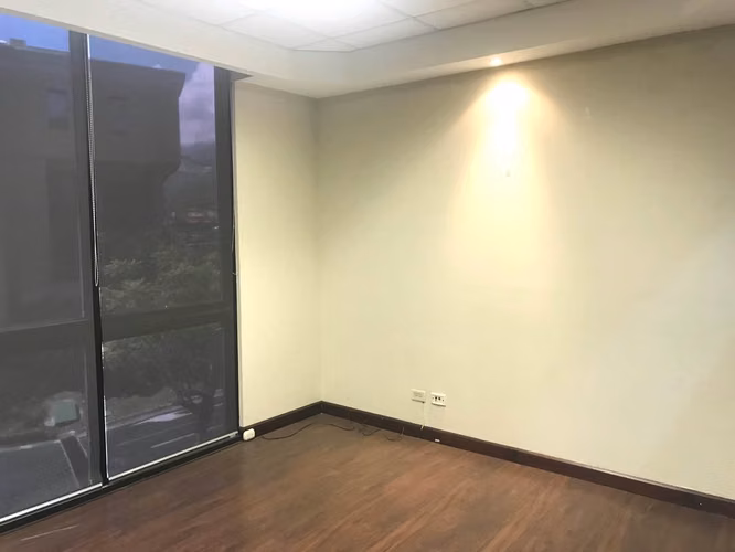 SE RENTA OFICINA EN SANTA ANA