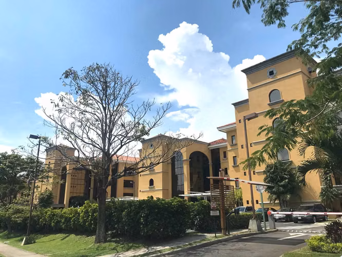 SE RENTA OFICINA EN SANTA ANA