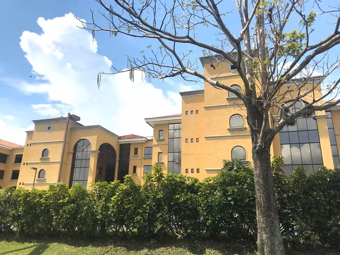 SE RENTA OFICINA EN SANTA ANA