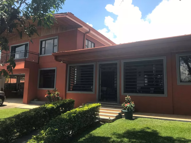 VENTA DE CASA INDEPENDIENTE EN SANTA ANA-BRASIL