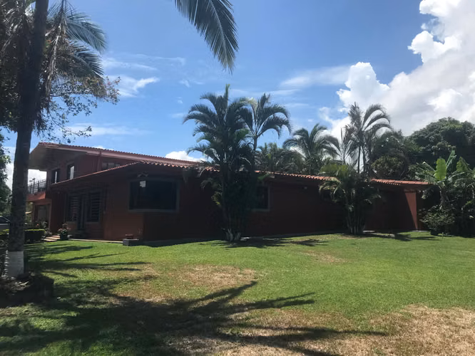 VENTA DE CASA INDEPENDIENTE EN SANTA ANA-BRASIL