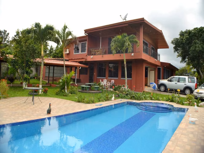 VENTA DE CASA INDEPENDIENTE EN SANTA ANA-BRASIL