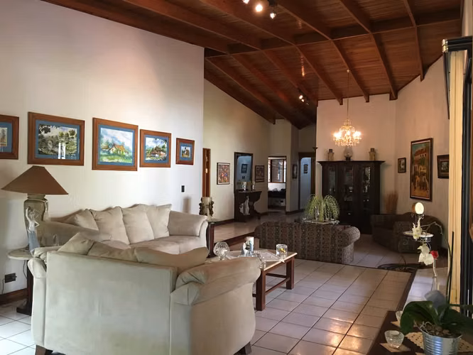 CASA INDEPENDIENTE EN POZOS DE SANTA ANA