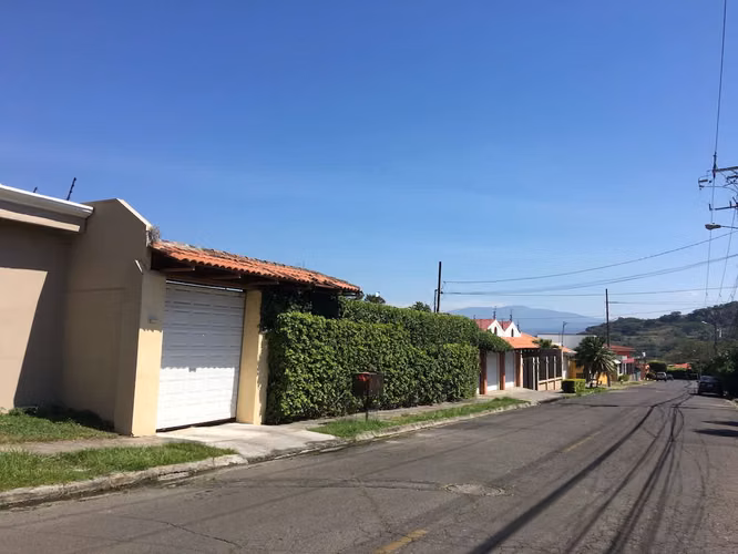 CASA INDEPENDIENTE EN POZOS DE SANTA ANA