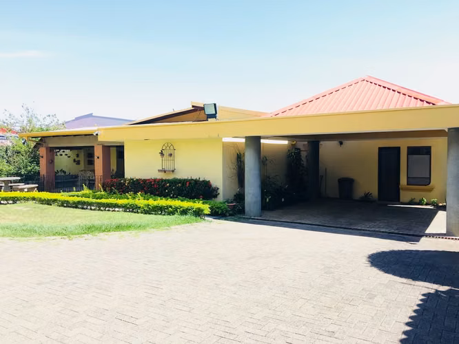 CASA INDEPENDIENTE EN POZOS DE SANTA ANA
