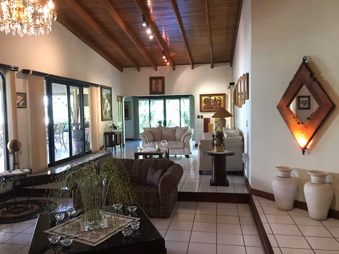 CASA INDEPENDIENTE EN POZOS DE SANTA ANA