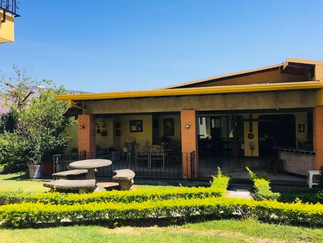 CASA INDEPENDIENTE EN POZOS DE SANTA ANA