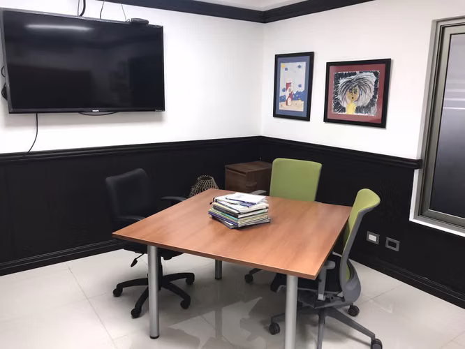 VENTA DE CASA DE OFICINAS COMPLETAMENTE AMUEBLADAS-ROHRMOSER