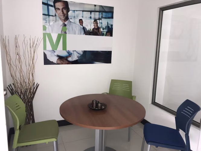 VENTA DE CASA DE OFICINAS COMPLETAMENTE AMUEBLADAS-ROHRMOSER