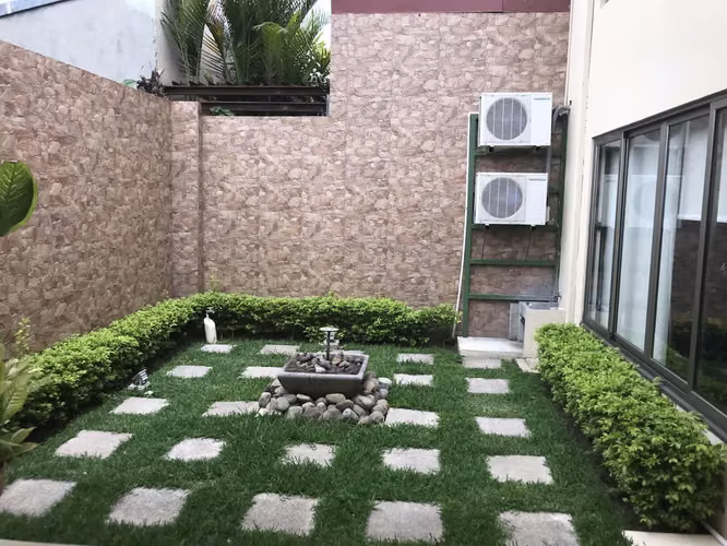 VENTA DE CASA DE OFICINAS COMPLETAMENTE AMUEBLADAS-ROHRMOSER