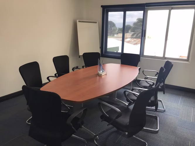 VENTA DE CASA DE OFICINAS COMPLETAMENTE AMUEBLADAS-ROHRMOSER