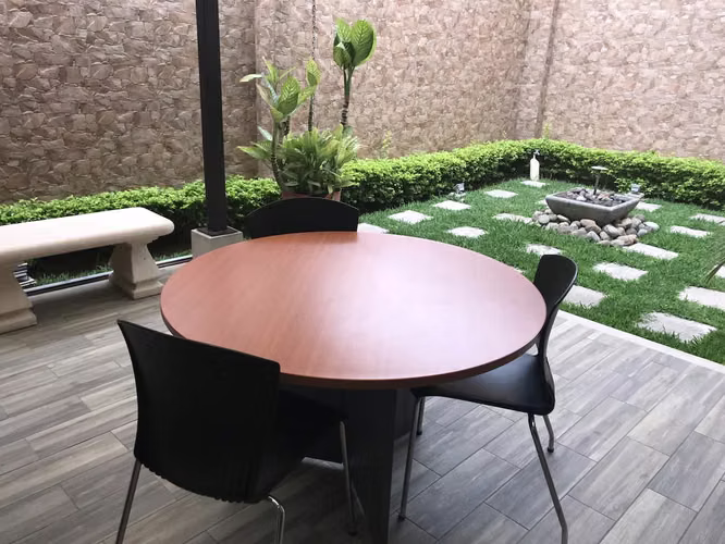 VENTA DE CASA DE OFICINAS COMPLETAMENTE AMUEBLADAS-ROHRMOSER