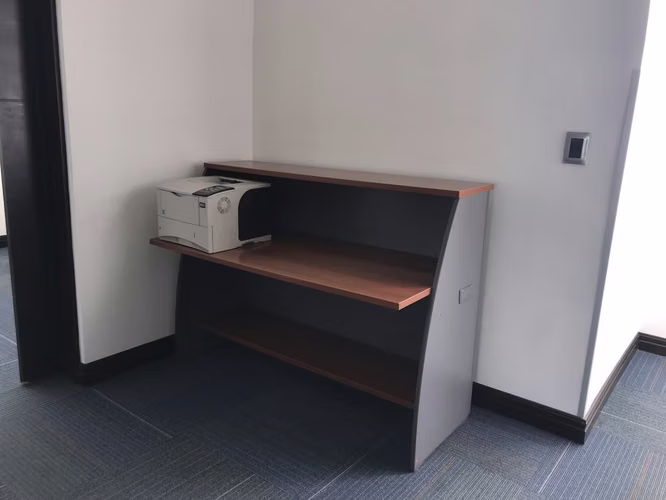 VENTA DE CASA DE OFICINAS COMPLETAMENTE AMUEBLADAS-ROHRMOSER