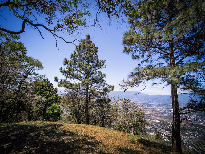LOTES EN VENTA EN CONDOMINIO CON INCREÍBLES VISTAS EN SANTA ANA