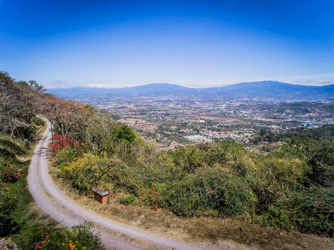 LOTES EN VENTA EN CONDOMINIO CON INCREÍBLES VISTAS EN SANTA ANA