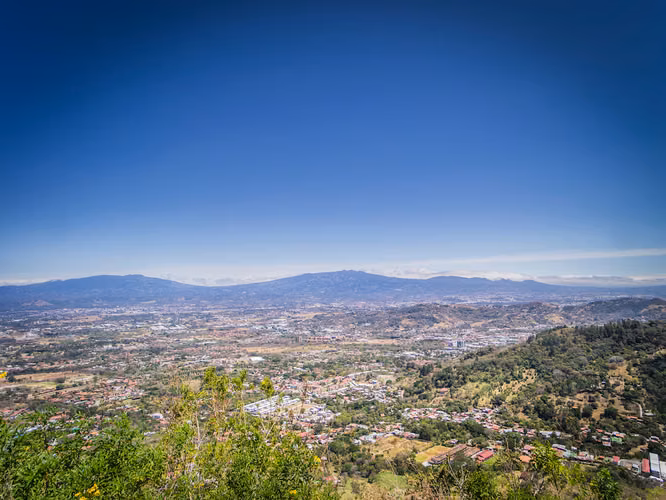 LOTES EN VENTA EN CONDOMINIO CON INCREÍBLES VISTAS EN SANTA ANA